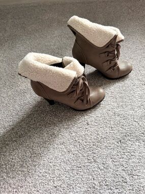 Taupe Sherpa Lace-Up Heeled Ankle Boots Size 9